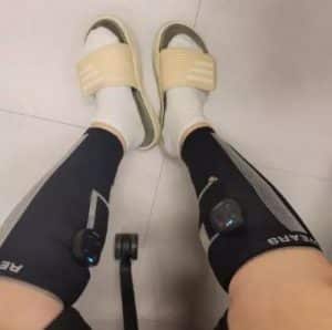 Manchons-mollets-jambes-gonflées-electrostimulation-rewears