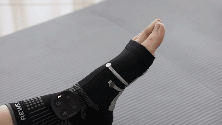 utilisation-chaussettes-electrostimulation-ems-rewears
